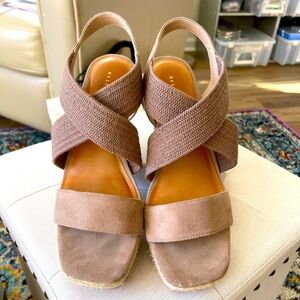 Kelly &Katie Women’s size 9-1/2m shoes platform heel 1”-3” sandal slip on